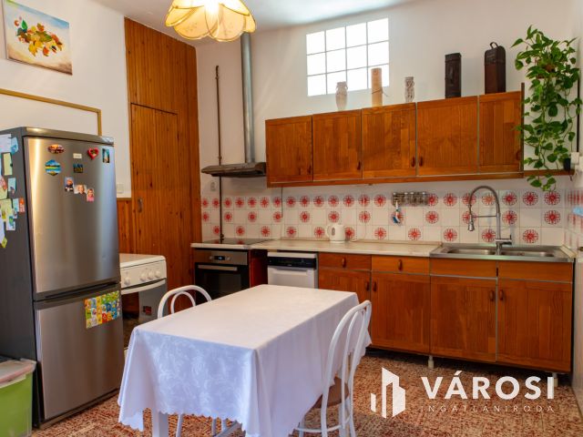 Napelemes családi ház Lánycsók csendes utcájában eladó