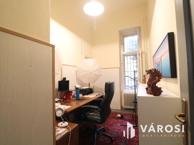 Belvárosi iroda a Szent István téren.