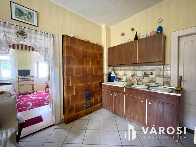 Családi ház 1670 m²-es telekkel Enying csendes utcájában