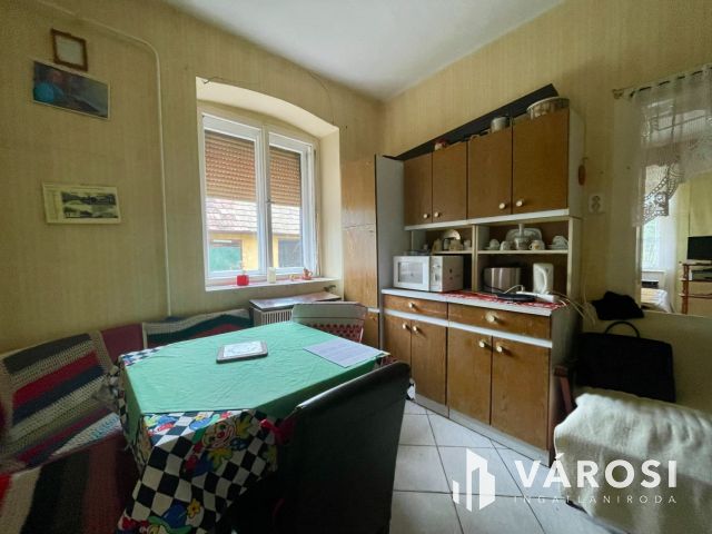 Családi ház 1670 m²-es telekkel Enying csendes utcájában