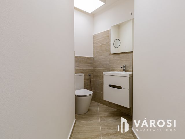 Mammut bevásárló központra panorámás lakás  a Széna téren