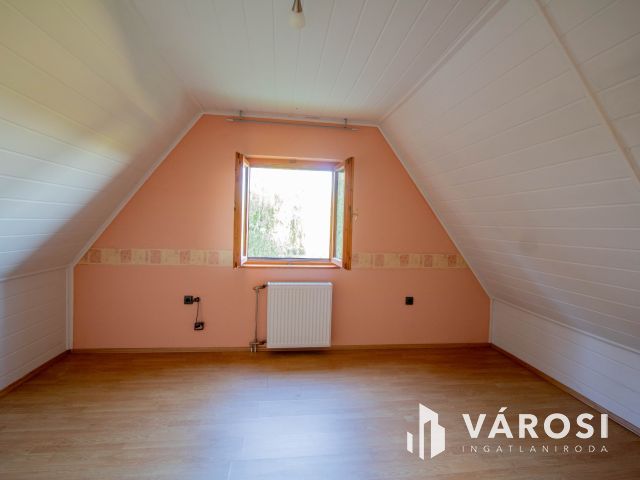 Eladó egy pazar ház és hozzá egy nem mindennapi birtok.