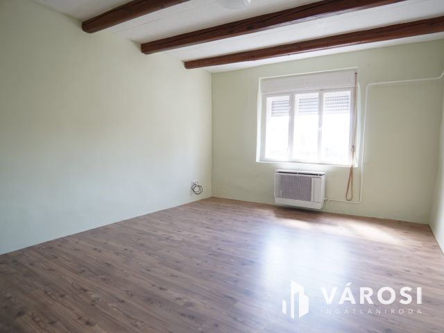 Miklósfán családi ház, szép nagy udvarral!