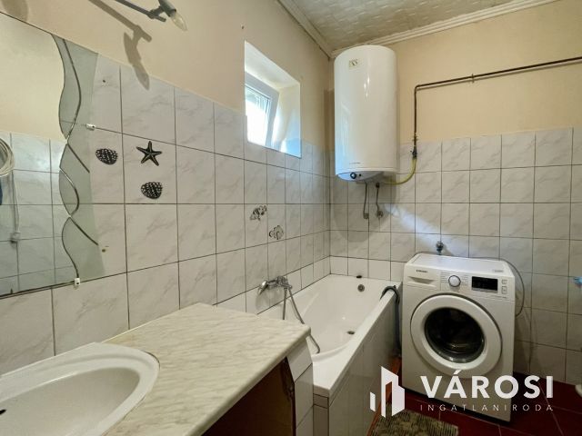 Eladó 2 szobás családi ház nagy telekkel Mátyásdombon