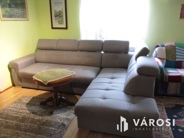 Teljesen felújított családi ház csendes utcában