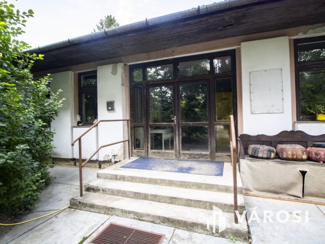 Turisztikai, közösségi célra is alkalmas üdülő Szanazugban