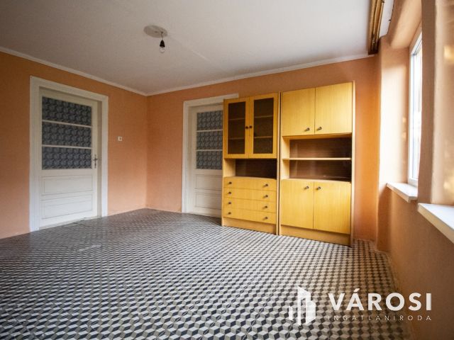 Előkertes, négy szobás családiház Újkígyóson