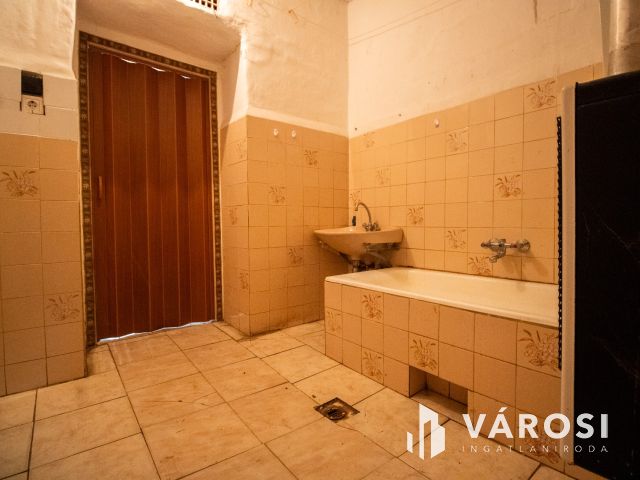 Előkertes, négy szobás családiház Újkígyóson