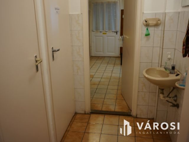 Eladó ház jó helyen Vásárhelyen