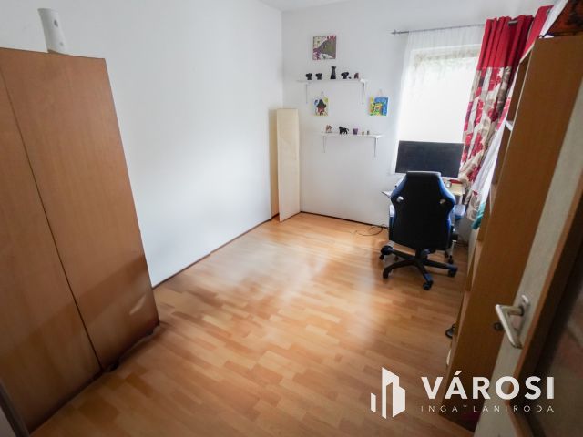 Vecsés központi részén 2 lakásos családi ház!