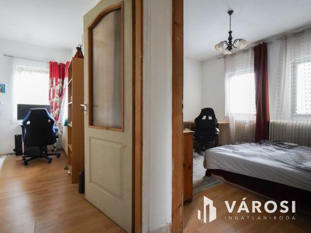 Vecsés központi részén 2 lakásos családi ház!