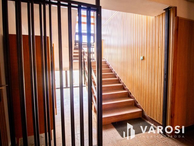 Kétszintes, 600 nm-es irodaház Orosháza központjában