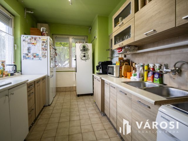 Tágas, két szintes, nagycsaládos ház Sarkadon