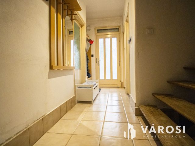 Tágas, két szintes, nagycsaládos ház Sarkadon