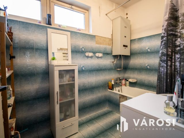 Tágas, két szintes, nagycsaládos ház Sarkadon