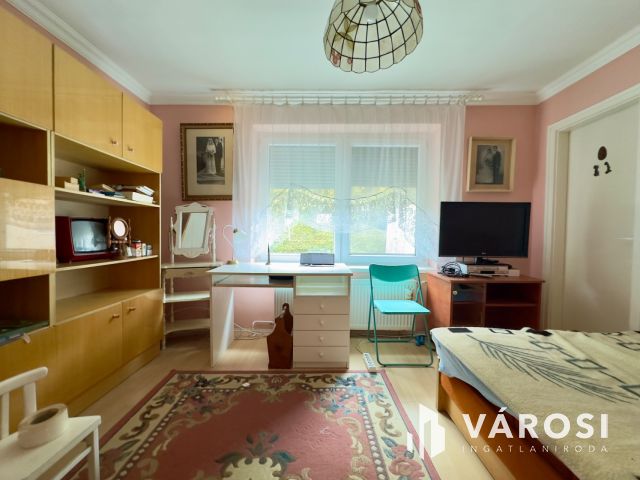 Bárna csendes utcájában jó állapotú családi ház eladó!