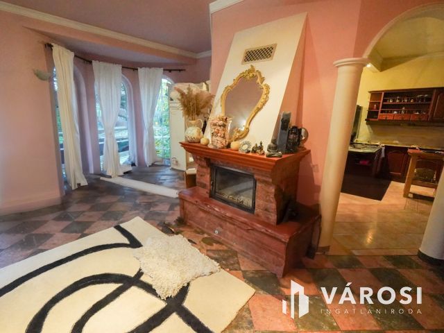 Újszerű családi ház Érden!