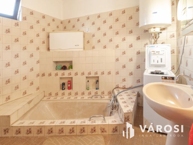 Társasházi kertes ház Dorozsmán