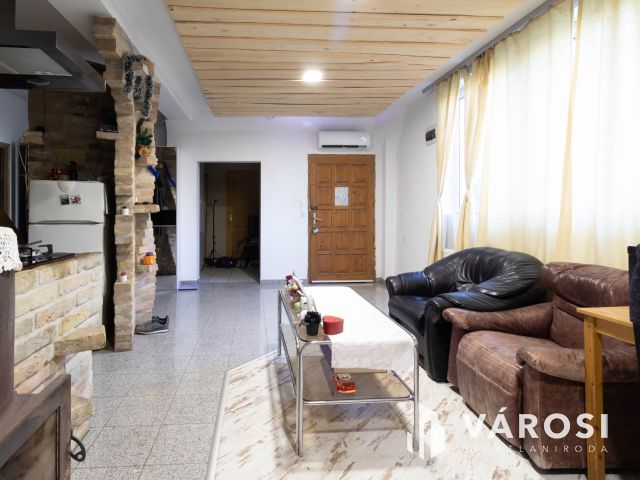 Többfunkciós, tágas, 250 m2-es családi ház Simontornyán