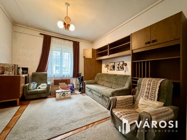 Felújítandó ikerház reális áron eladó!