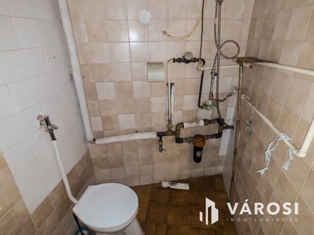 Eladó jó hozamú üzlethelyiség Óbudán