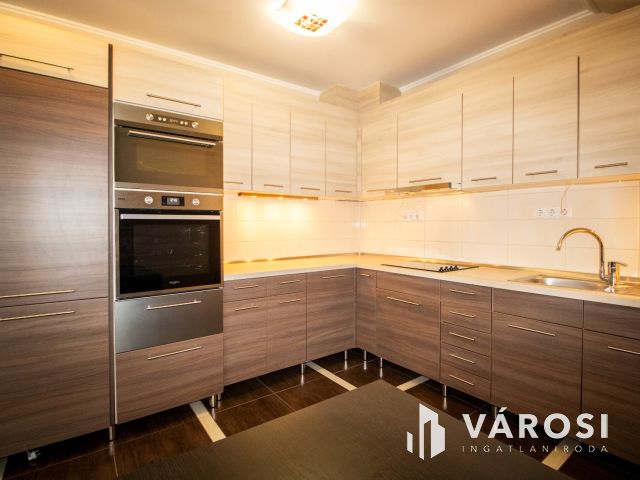 Modern sorházi lakás teljes bútorzattal