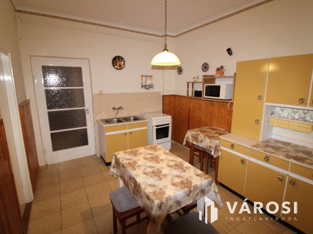 3 szobás tégla ház Gyulán a magyarvárosi részen.