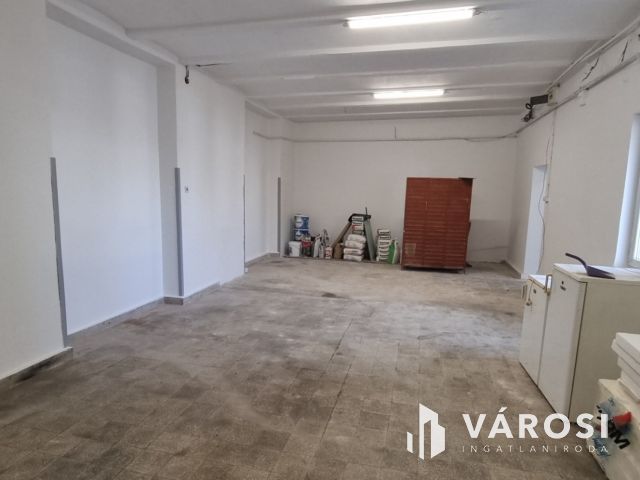 Kiadó kis épület az Ipari Parkban!