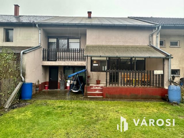 Szécsény kiemelt övezetében sorház eladó!