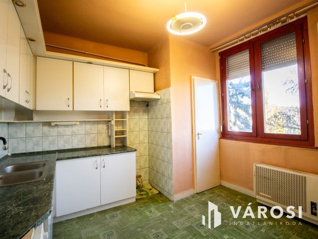 Klasszikus költözhető tégla lakás Orosházán