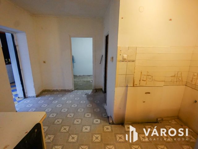 Felújítandó családi ház Tahitótfalu központi részén!