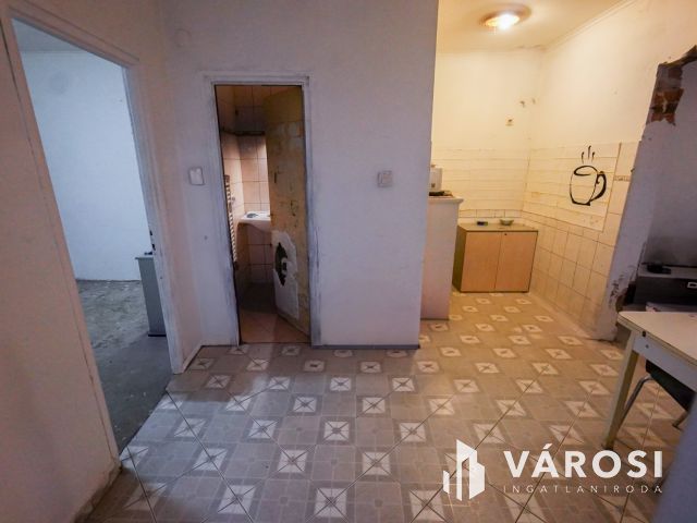 Felújítandó családi ház Tahitótfalu központi részén!