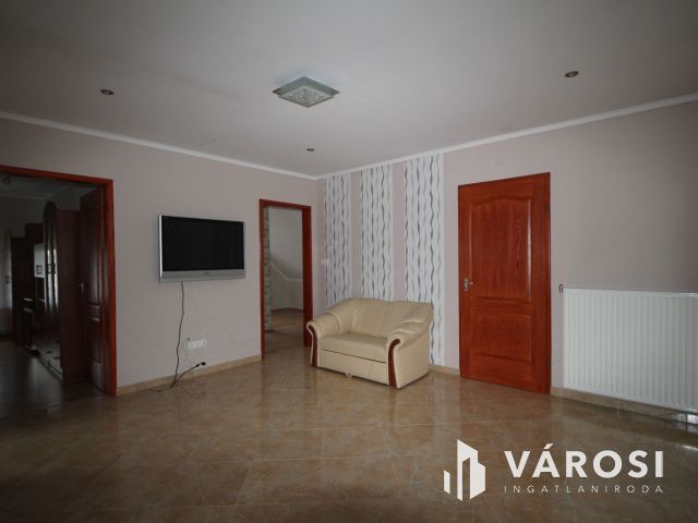 Tágas, jó állapotú ház Vönöckön