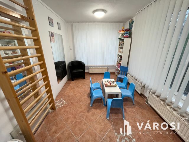 Debrecen Nagyerdő nagyon frekventált részén, rendelő!