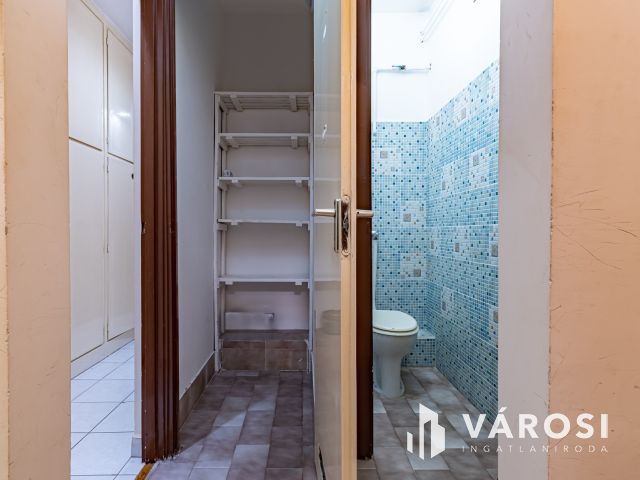 Kiadó panellakás a Nagy Lajos király útján