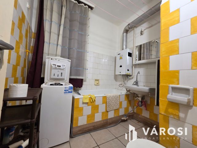 Kétszobás földszinti lakás a városközpontnál