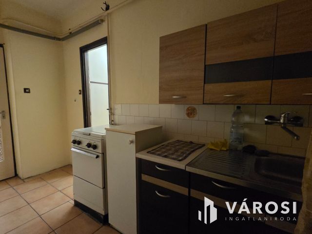 Kétszobás földszinti lakás a városközpontnál