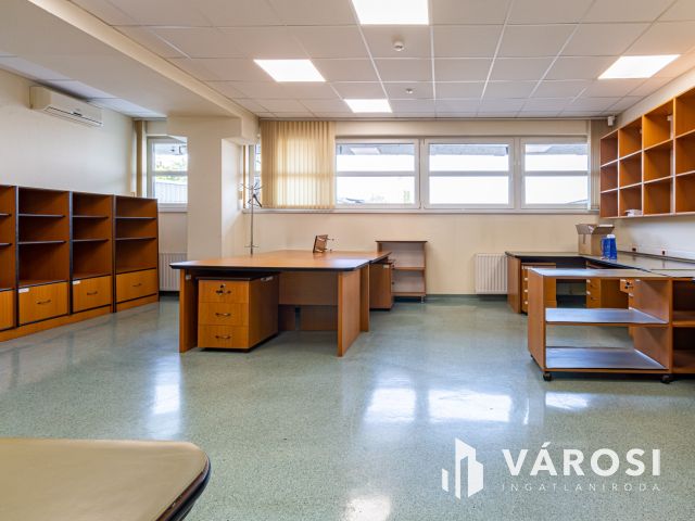 Zuglóban, M3 bevezetőnél, eladó II. emeleti irodaszint