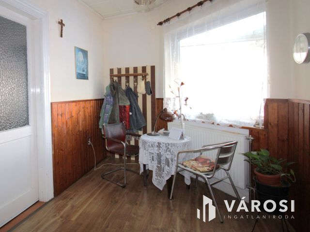 Vállalkozásra alkalmas családi ház Enyingen