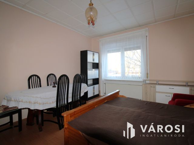 Vállalkozásra alkalmas családi ház Enyingen