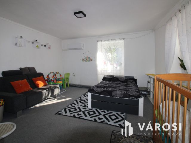 Sárbogárd-Pusztaegresen  kétlakásos ingatlan nagy telekkel