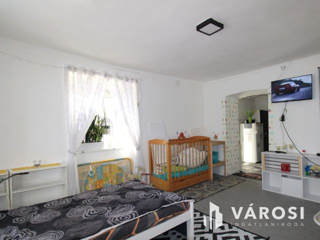 Sárbogárd-Pusztaegresen  kétlakásos ingatlan nagy telekkel