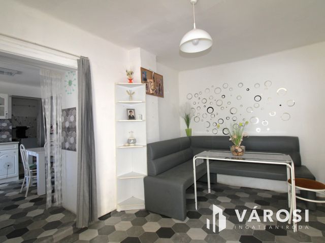 Sárbogárd-Pusztaegresen  kétlakásos ingatlan nagy telekkel