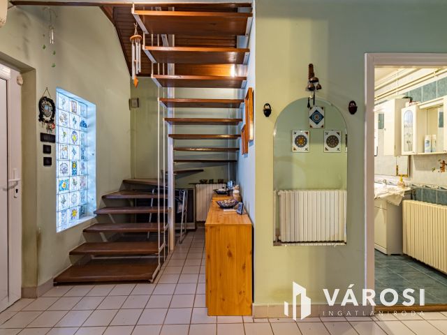 Három szobás ikerházfél eladó, Szigethalmon.