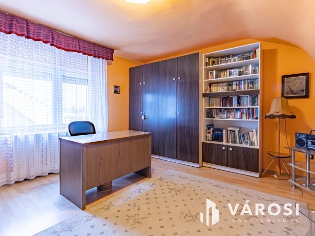 Három szobás ikerházfél eladó, Szigethalmon.