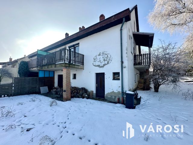 Frigyes krt.-on felújítandó ikerház eladó!