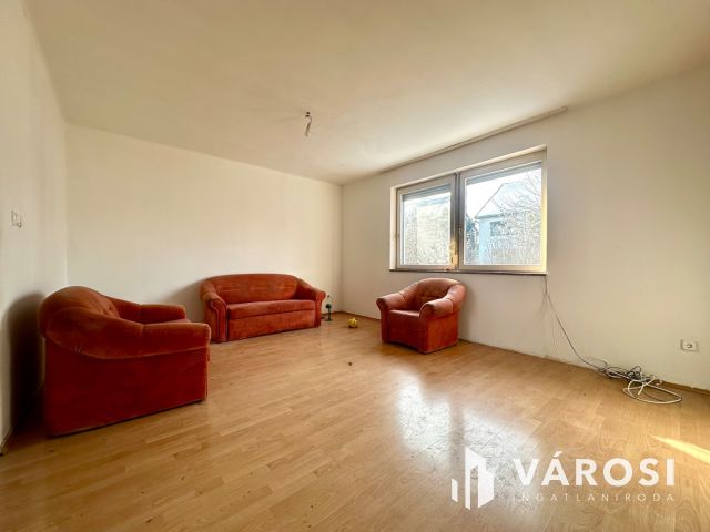 Frigyes krt.-on felújítandó ikerház eladó!