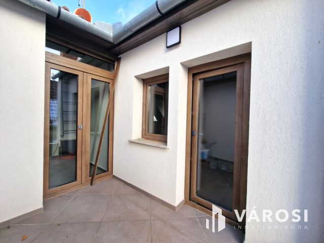 Korszerűsített Prémium Ingatlan, ÜZLET+2LAKÁS