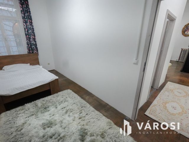 Sokoldalú lakás a Belvárosban!