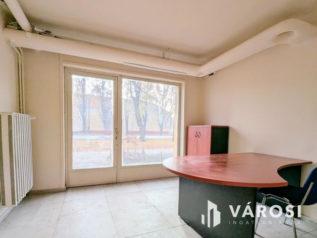 Belvárosi üzlethelyiség/iroda eladó!